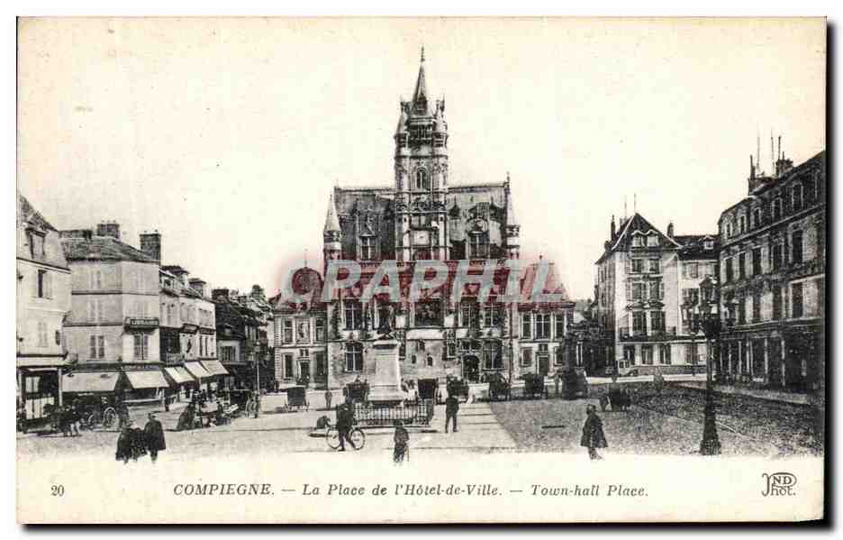 CPA Compiegne La Place de I Hotel de ville
