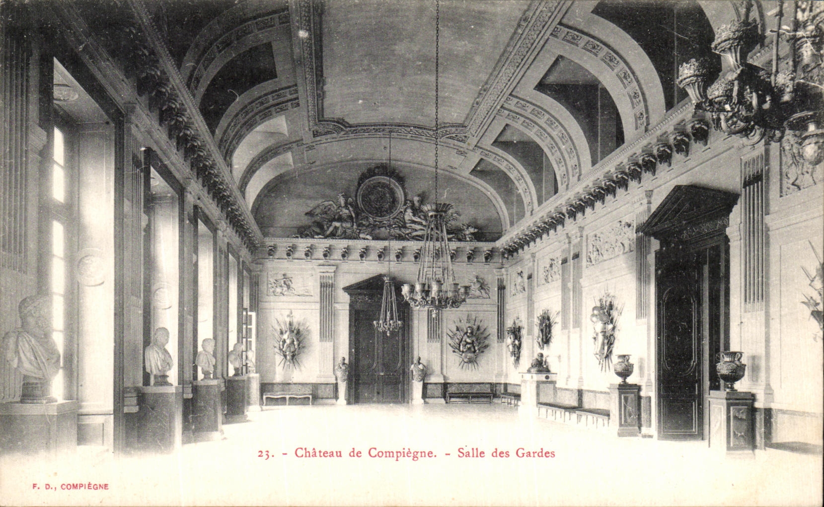 CPA Chateau de Compiegne Salle des gardes