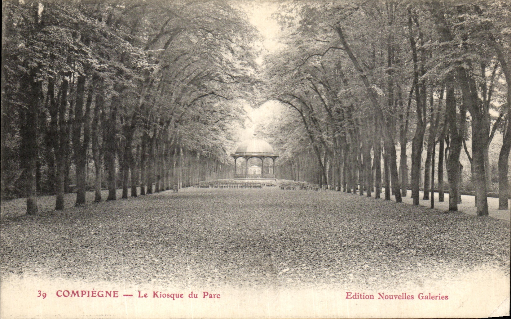 CPA Compiegne Le Kiosque du Parc