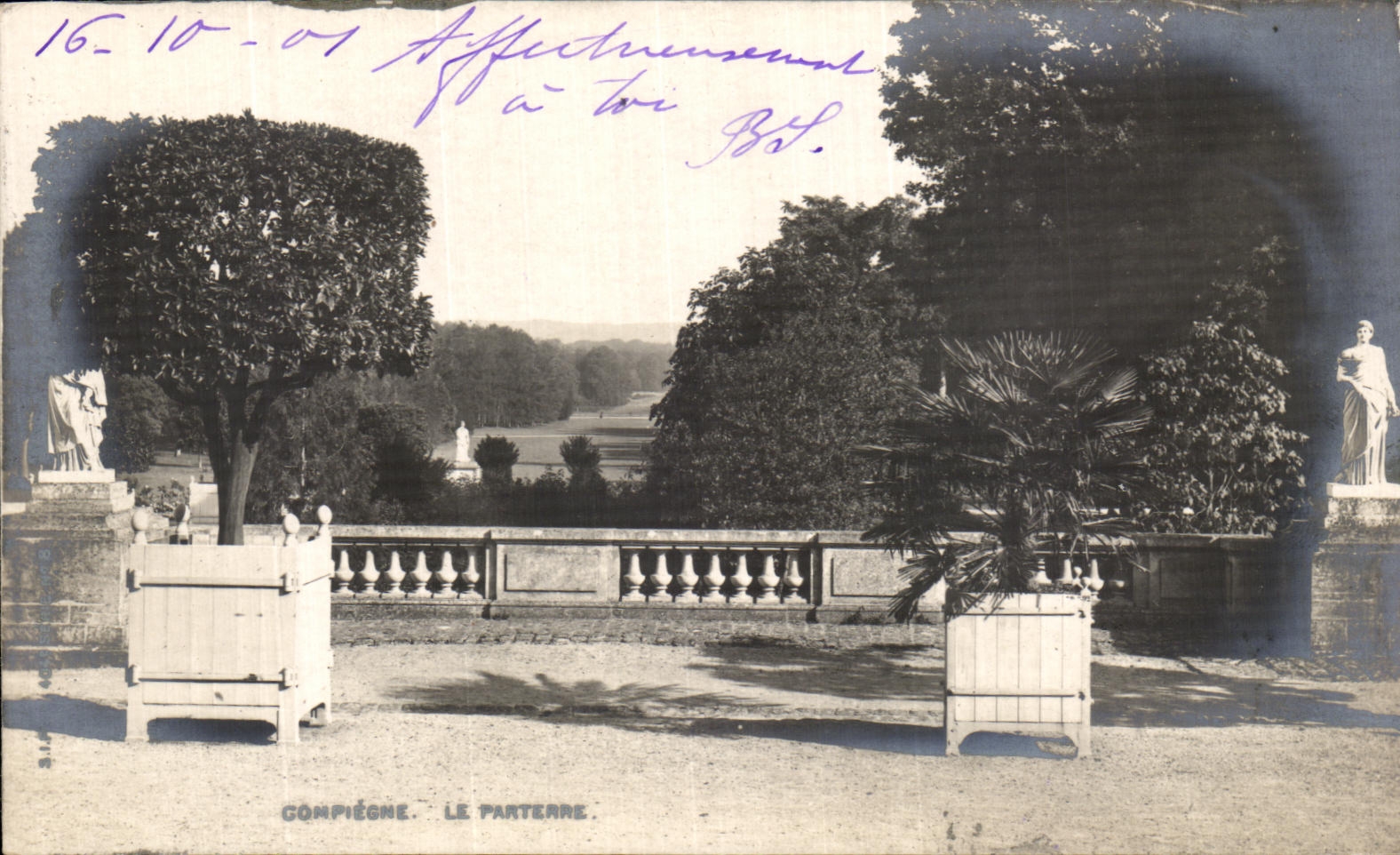 CPA Compiegne Le Parterre