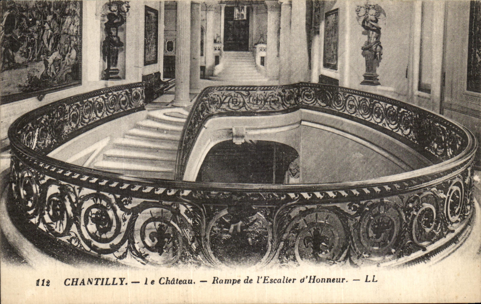 Chantilly — le Château — Rampe de l'Escalier d'Honneur — LL