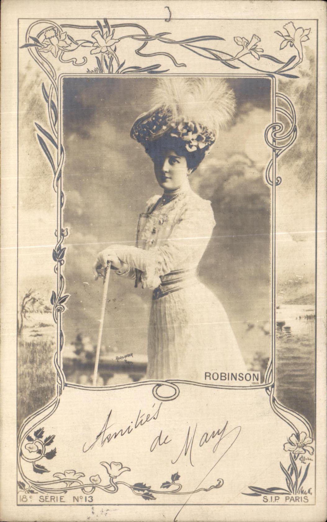 Femme en robe blanche et chapeau à plumes — Série 18e N°13 — Robinson, S.I.P. Paris