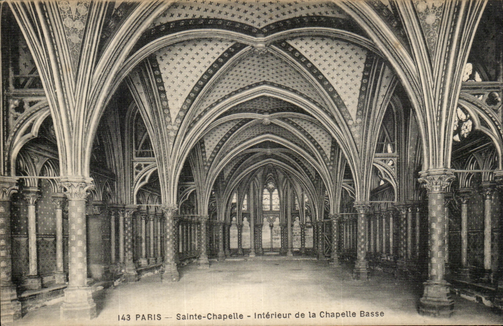 CPA Paris Sainte Chapelle Interieur De La Chapelle Basse