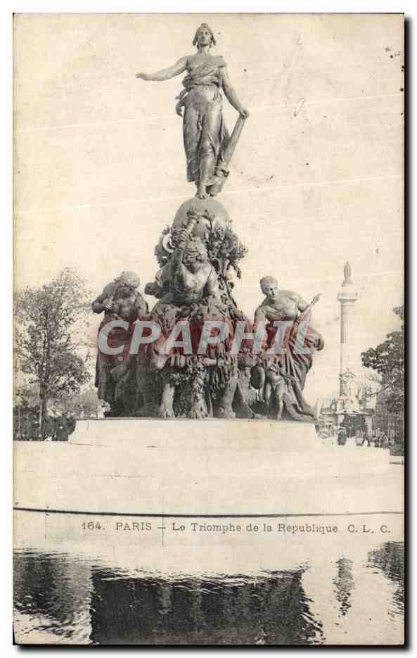 CPA Paris Le Triomphe de la Republique Lion