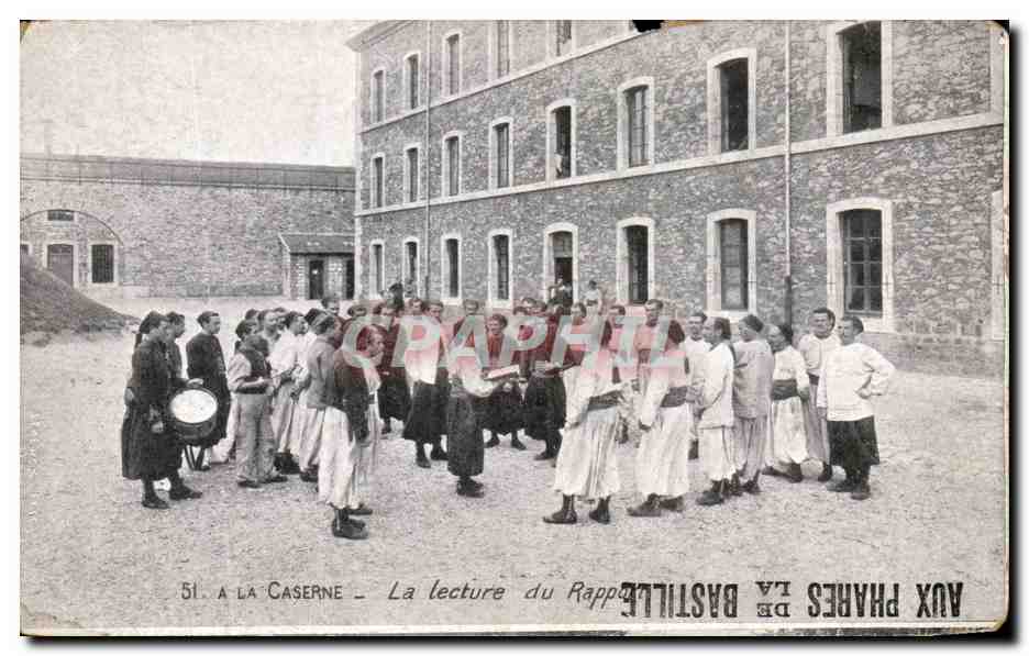 CPA La Caserne La Lecture du Rapport Militaria