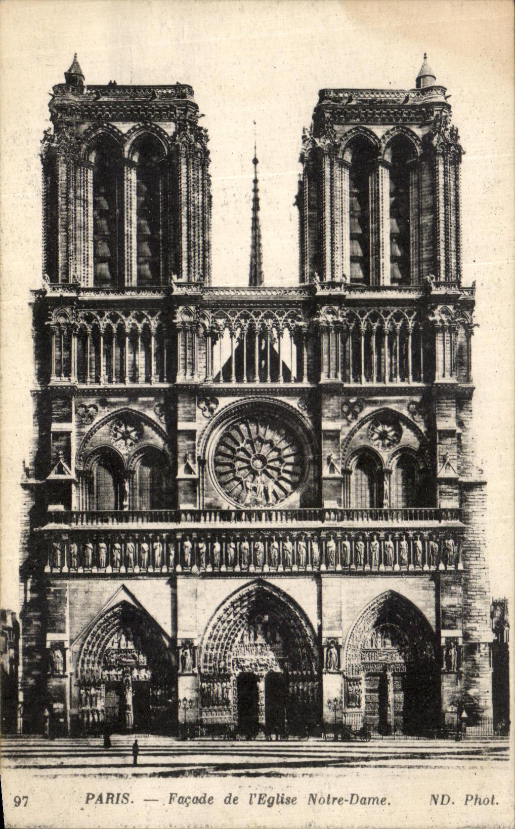 CPA Paris Facade de l Eglise Notre Dame