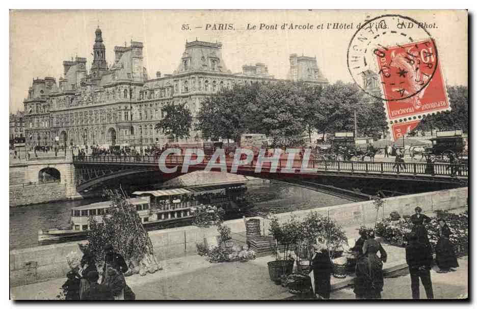 CPA Paris Le Pont d Arcole et l Hotel de Ville Marche aux fleurs