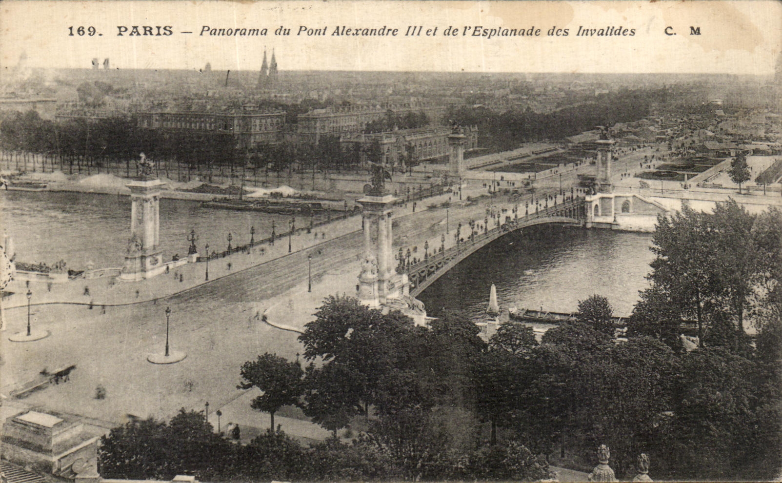 CPA Paris Panorama du Pont Alexandre III et de l Esplanade des Invalides