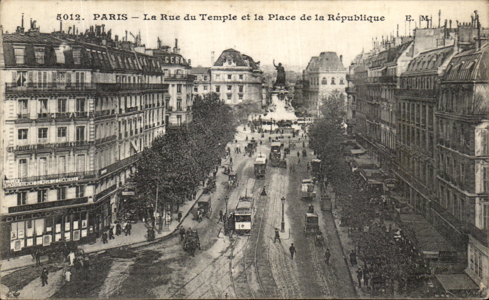 CPA Paris La Rue du Temple et la Place de la Republique
