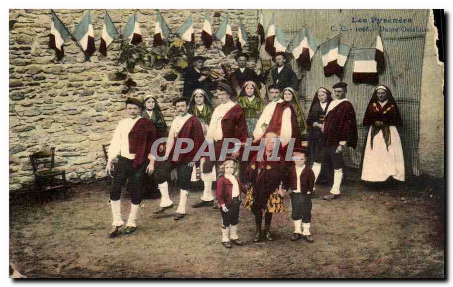 CPA Les Pyrenees Danse Ossaloise Folklore 