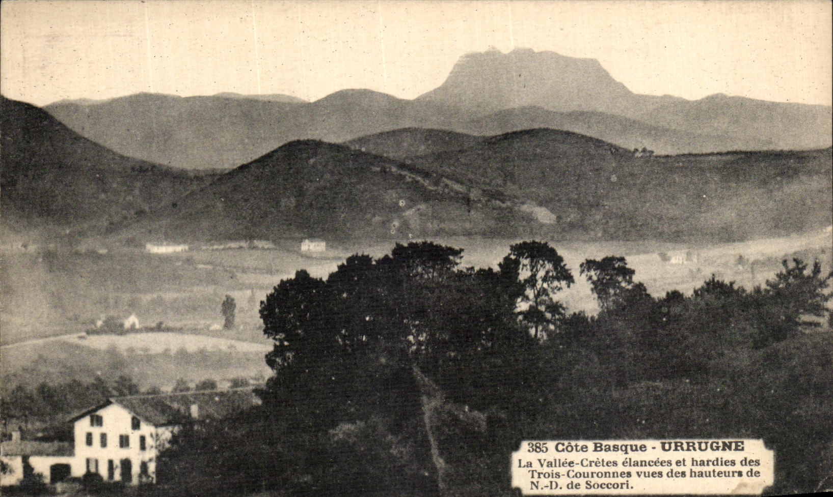 Côte Basque - URRUGNE — La Vallée-Crêtes élancées et hardies des Trois-Couronnes vues des hauteurs de N.-D. de Soccori — n° 385