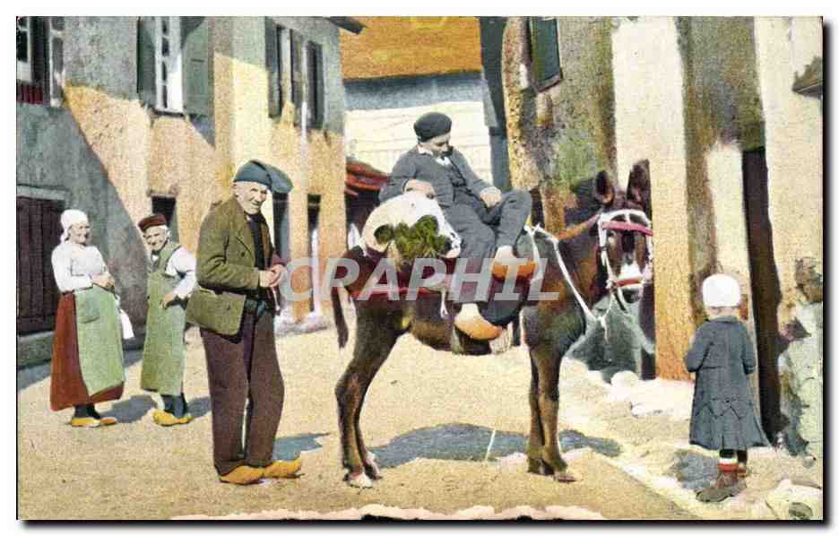CPA Types Pyrenees Scene Rustique Au Village Ane Folklore Enfants