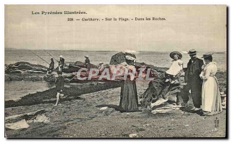 CPA Guethary Sur la Plage Dans les Rochers Pecheurs