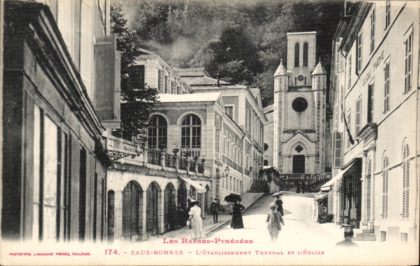 CPA Eaux Bonnes L Etadlissment Thermal Bt L Eglise