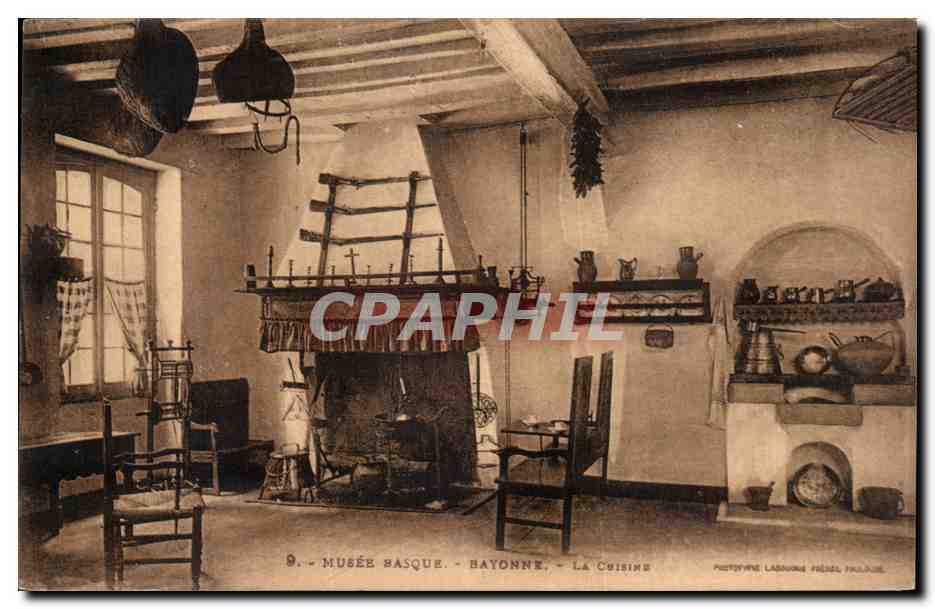 CPA Musee Basque Bayonne La Cuisine