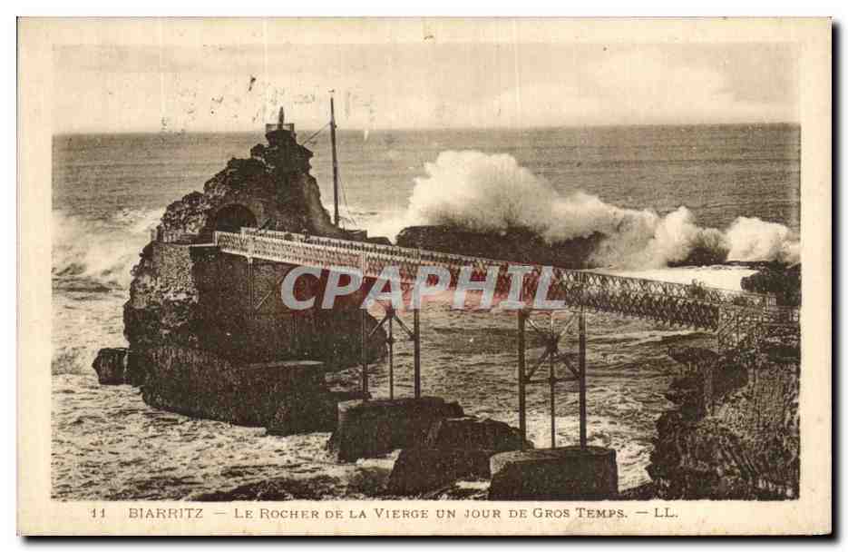 CPA Biarritz Le Rocher De La Vierge Un Jour De Gros Temps 