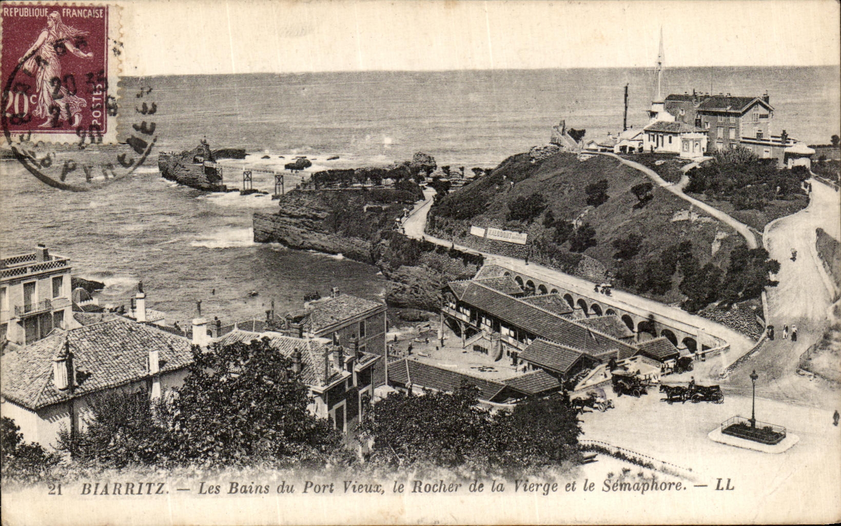 CPA Biarritz Les Bains du Port Vieux Le Rocher de La Vierge et Le Semaphore 