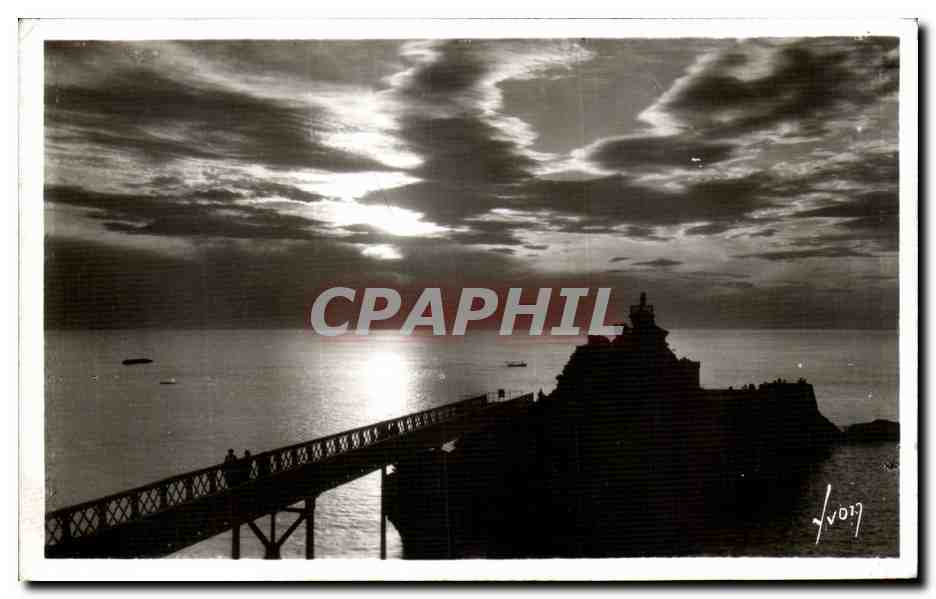 CPA Biarritz Coucher de Soleil Sur Le Rocher 