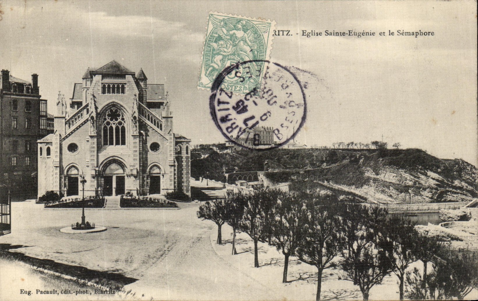 CPA Biarritz Eglise Sainte Eugenie Et Le Semaphore 