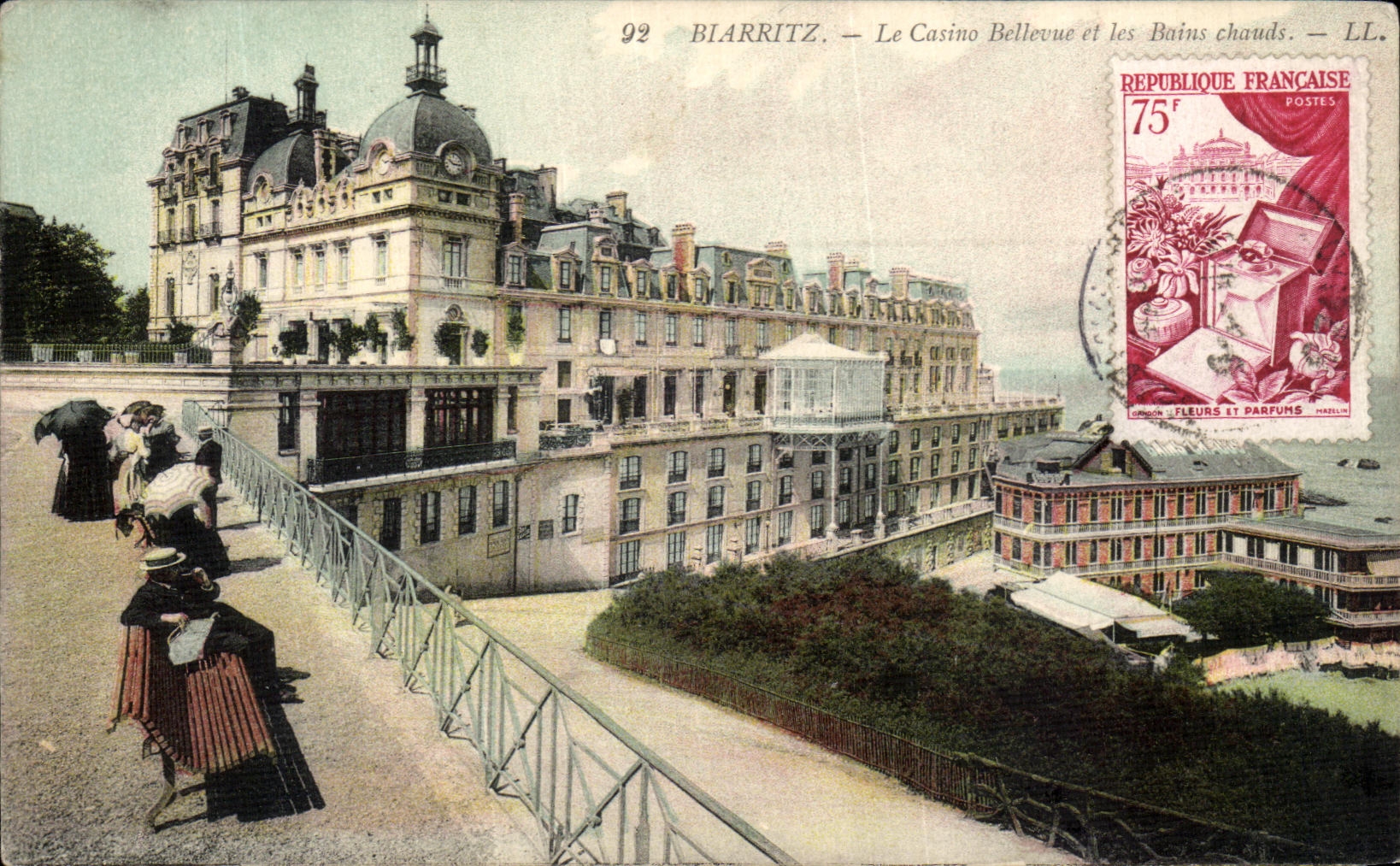 CPA Biarritz Le Casino Bellevue et Les Bains Chauds 