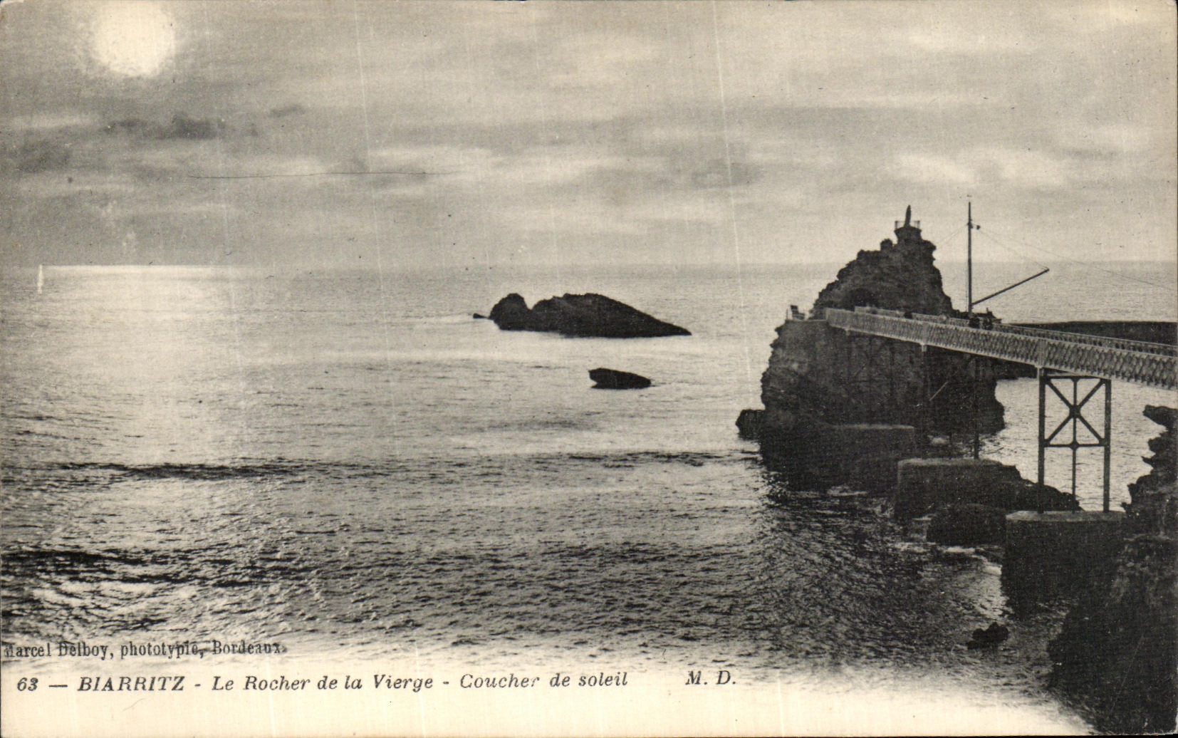 CPA Biarritz Le Rocher de La Vierge Coucher de Soleil 
