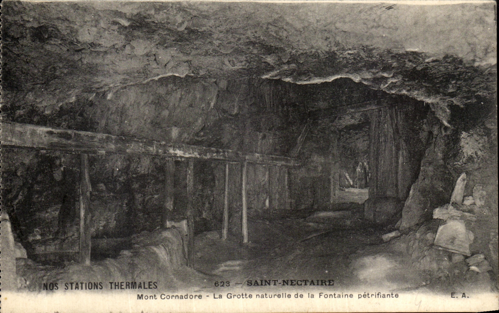 Mont Cornadore - La Grotte naturelle de la Fontaine pétrifiante — Saint-Nectaire — E.A. — n° 623
