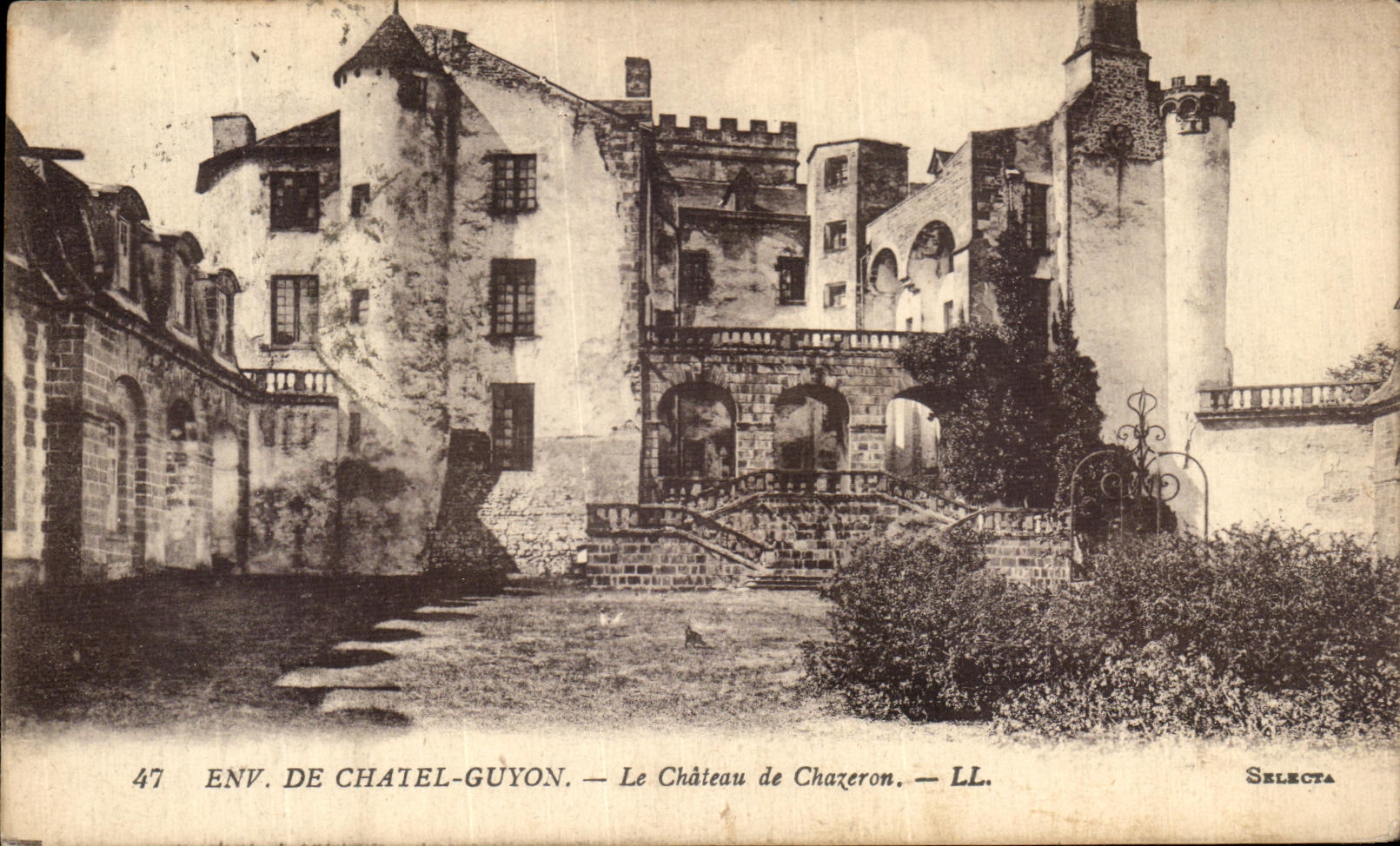 Env. de Châtel-Guyon — Le Château de Chazeron — Selecta
