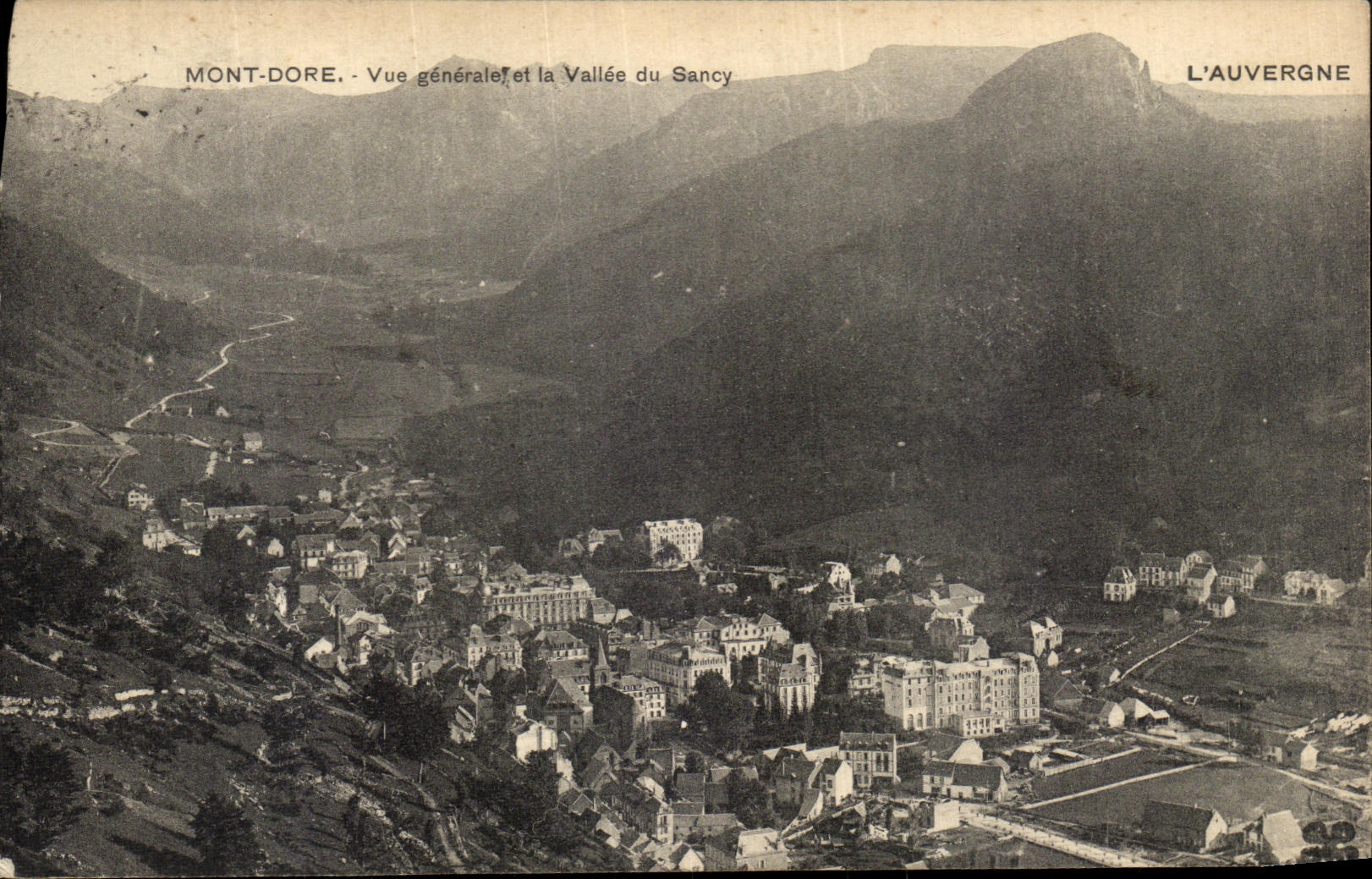 CPA Mont Dore Vue Generale La Vallee du Sancy 