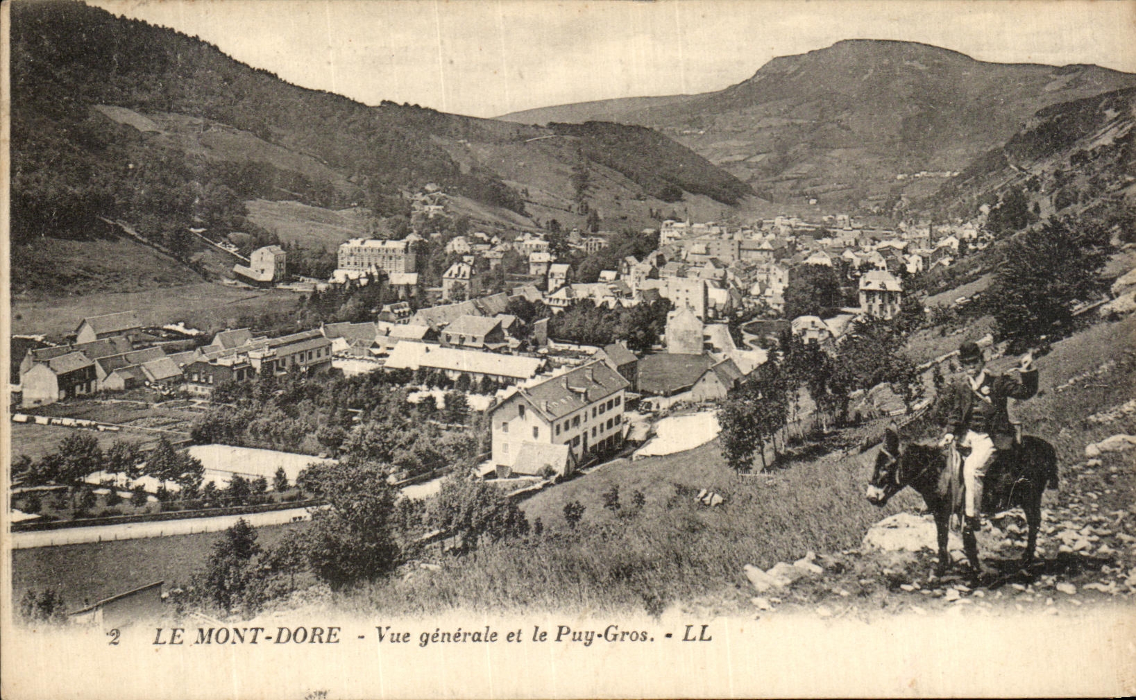 CPA Le Mont Dore Vue Generale et Le Puy Gros Ane