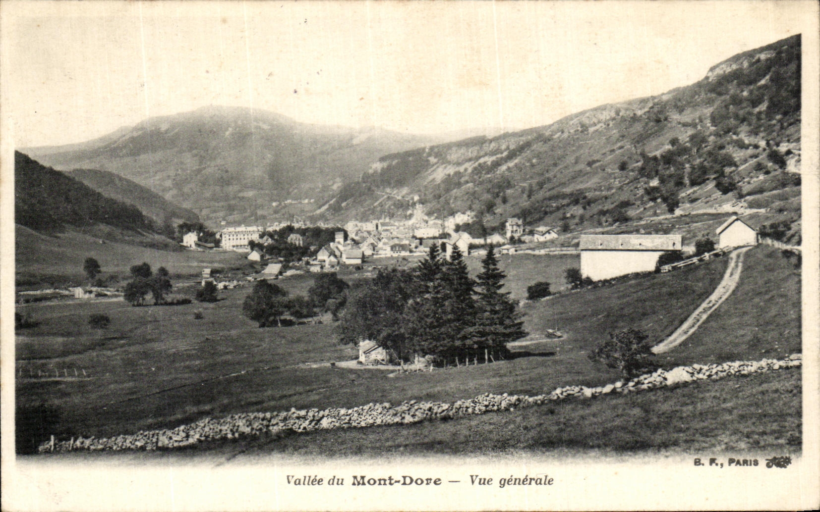 Vallée du Mont-Dore — Vue générale — B. F., Paris