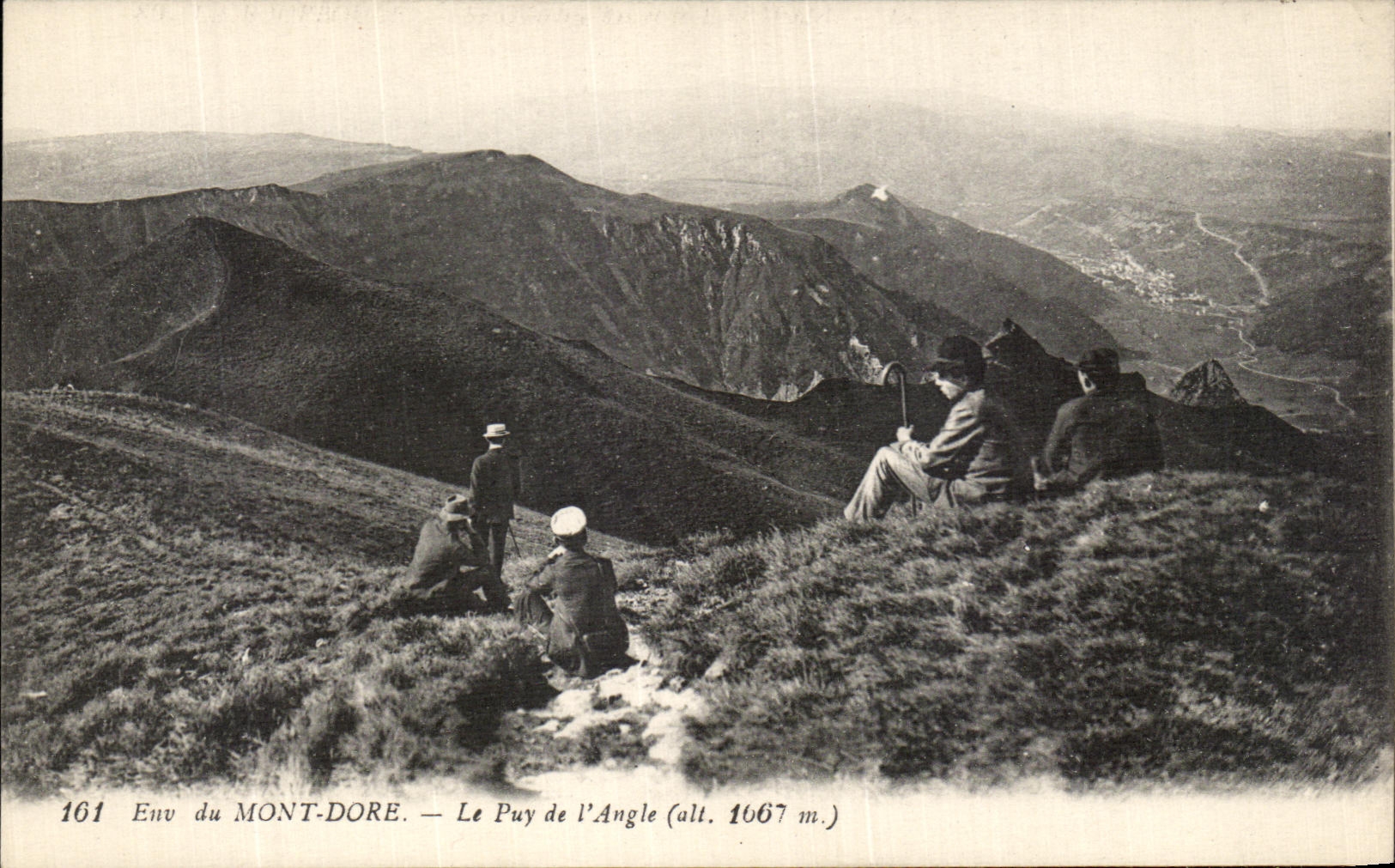 CPA Env du Mont Dore Le Puy de L Angle 