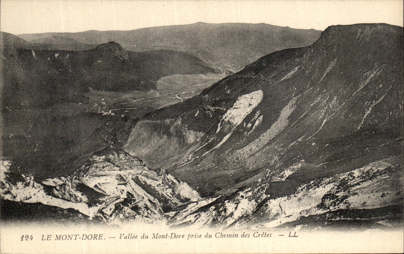 CPA Le Mont Dore Vallee du Mont Dore Prise du Chemin des Cretes 