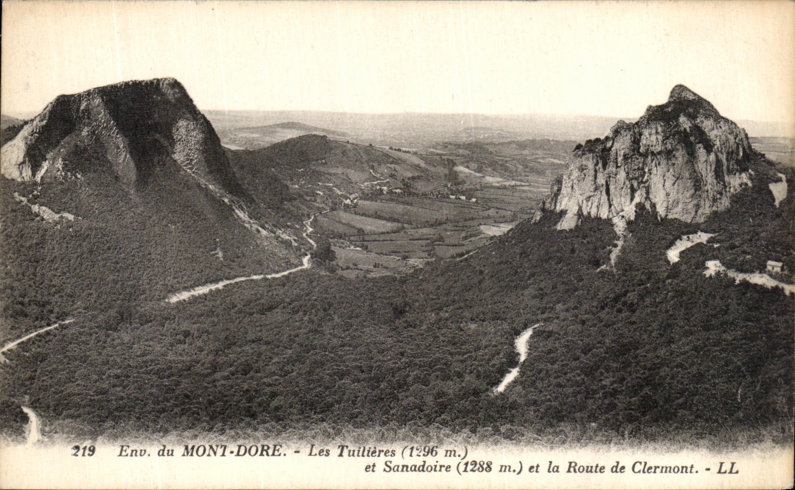 CPA Le Mont Dore Les Tuillieres et Sanadoire et la route de Clermont 