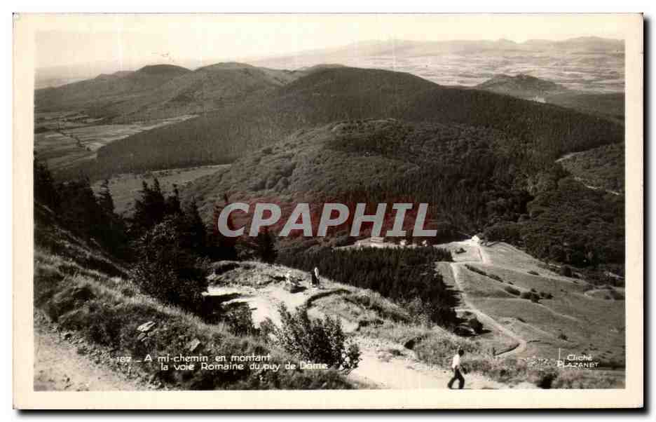 CPA a mi chemin en montant la voie romaine du Puy de Dome 