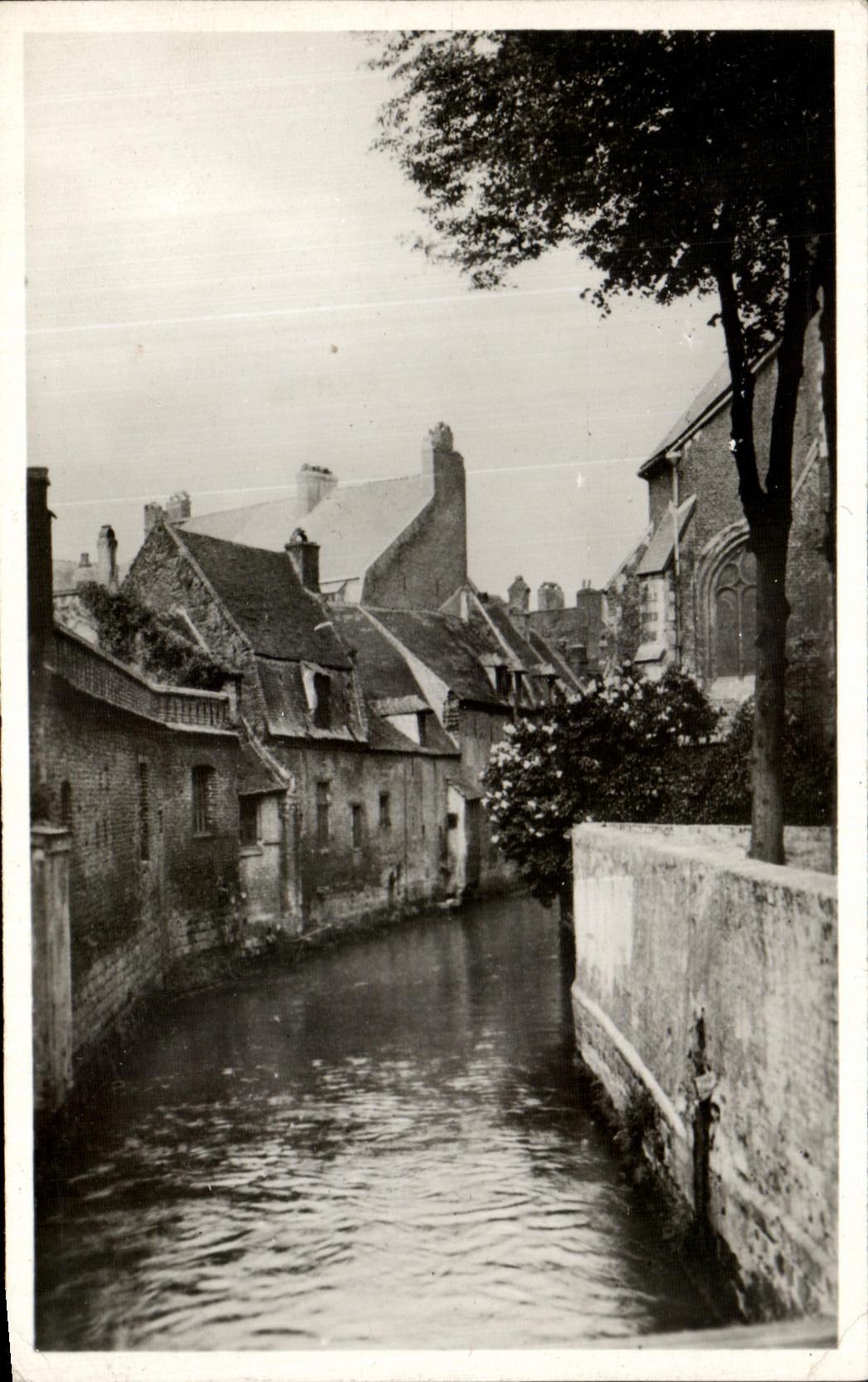 CPA Hesdin Un Coin de La Canche 