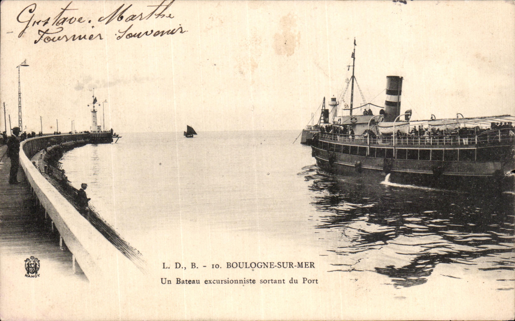 Bateau excursionniste sortant du Port — Boulogne-sur-Mer — L.D. B. - 10