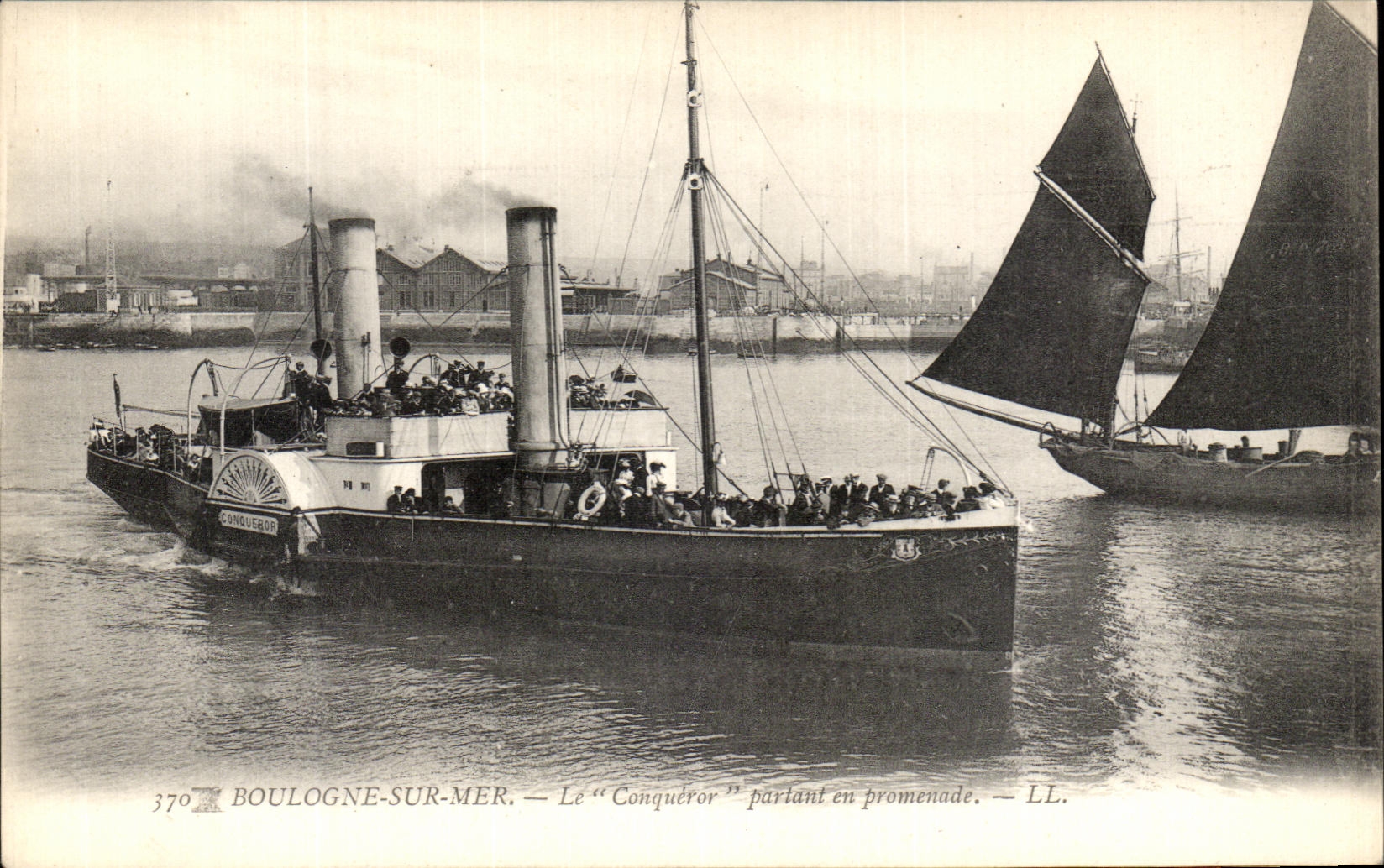 CPA Boulogne Sur Mer Le Conqueror Partant En Promenade Bateau