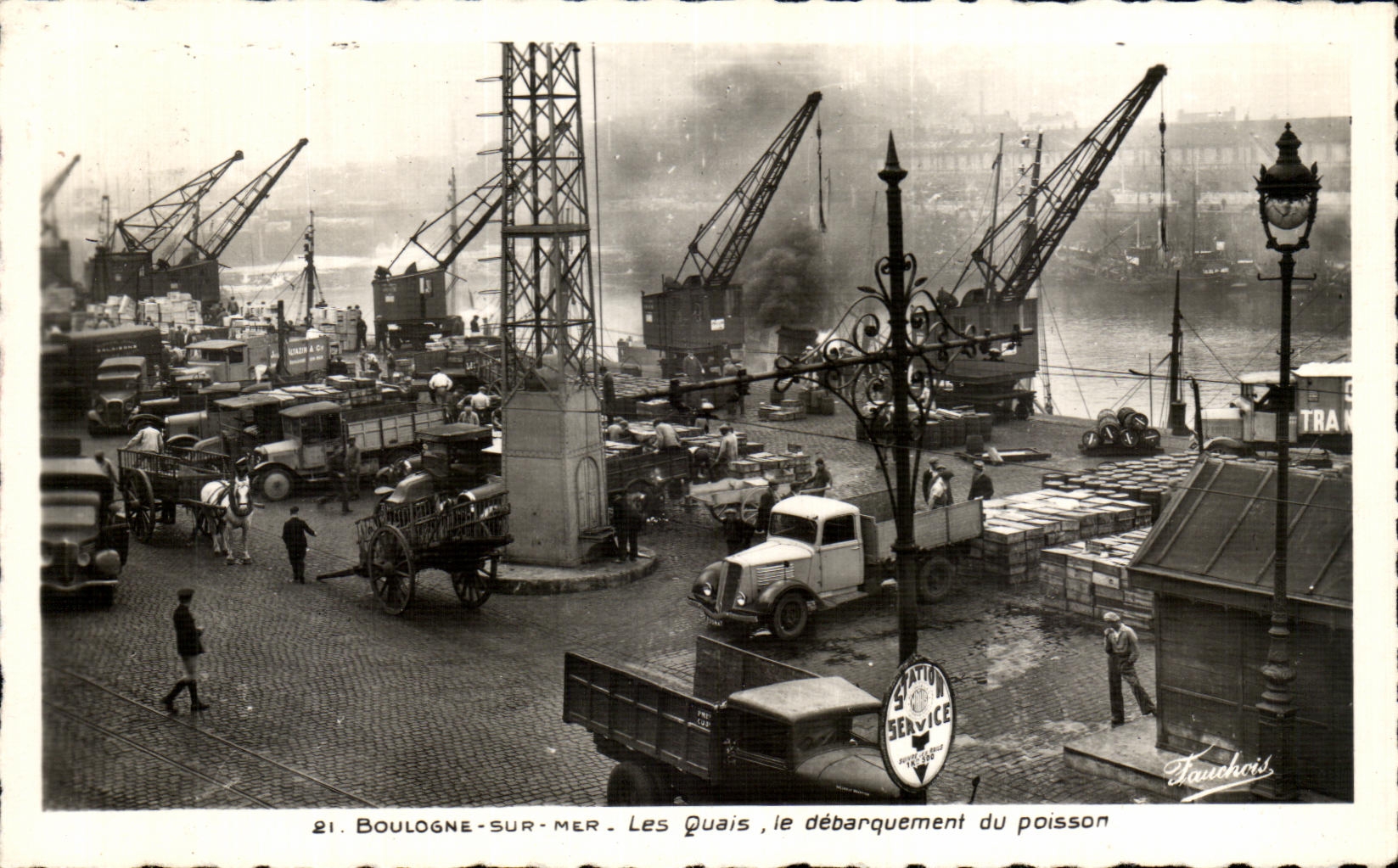 Boulogne-sur-Mer — Les Quais, le débarquement du poisson — Éditions Rauchois, n°21