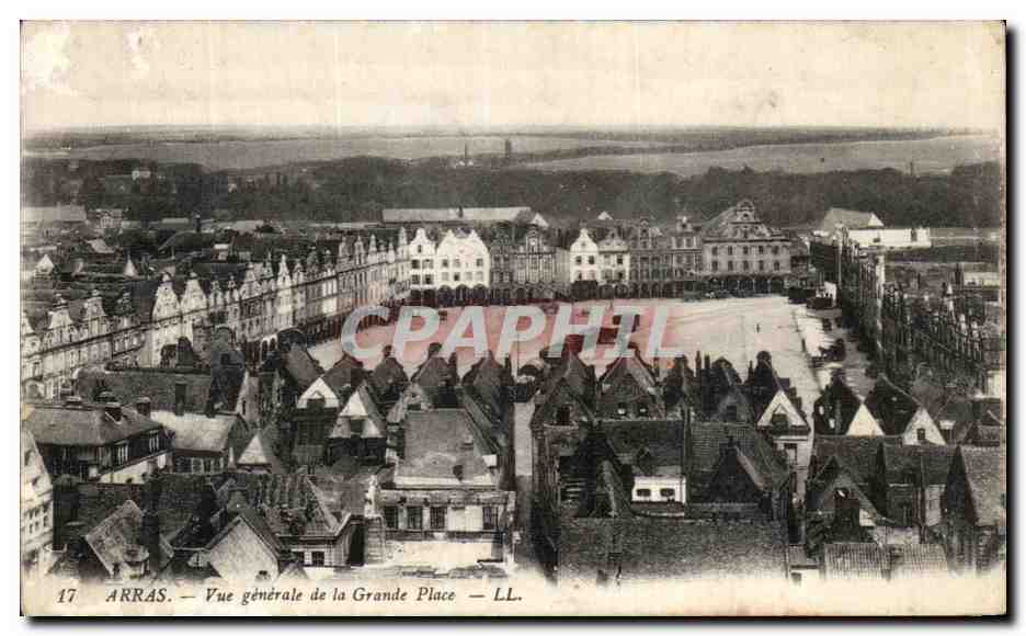 CPA Arras Vue Generale de La Grande Place