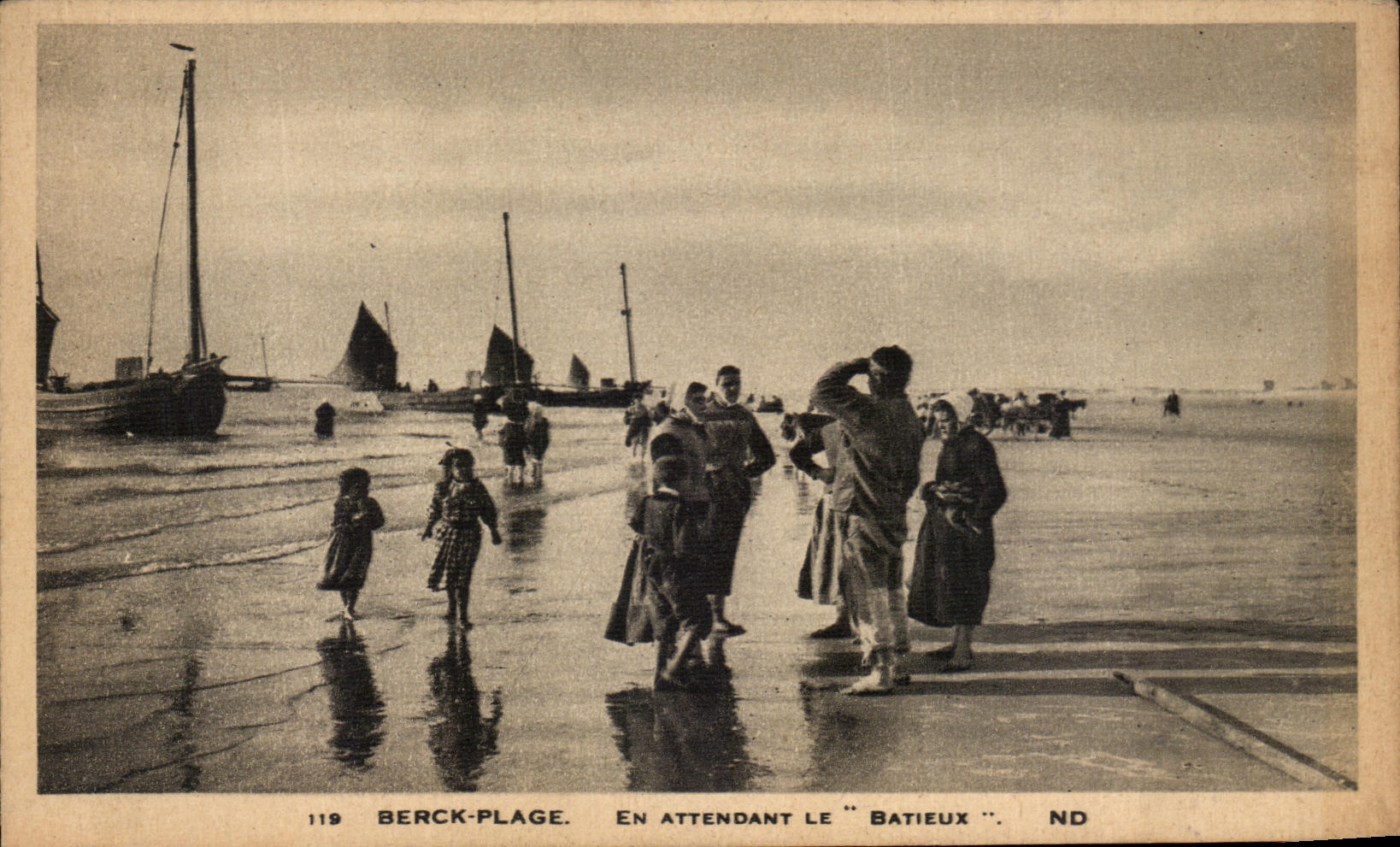 CPA Berck Plage En Attendant Le Batieux