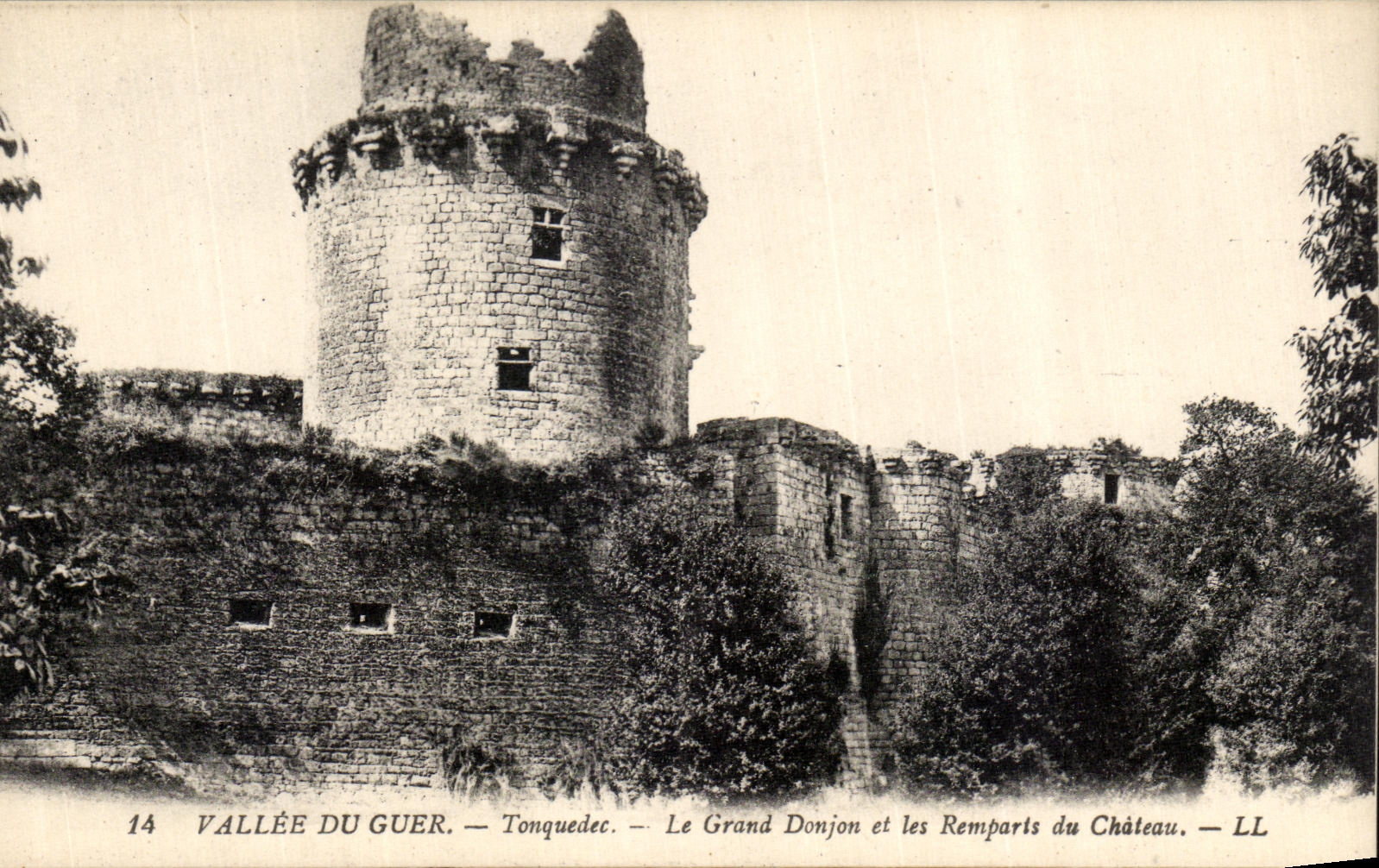 Vallée du Guer — Tonquedec — Le Grand Donjon et les Remparts du Château — LL