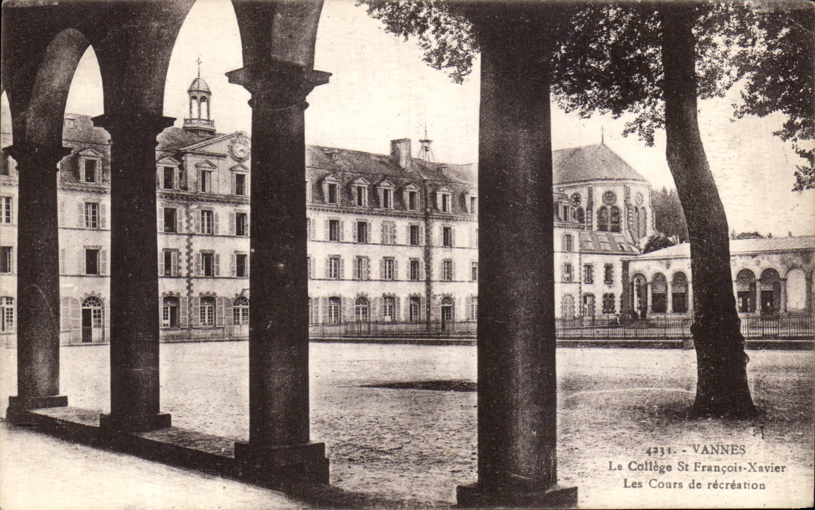 CPA Vannes Le College St francois Xavier Les Conrs de Recreation