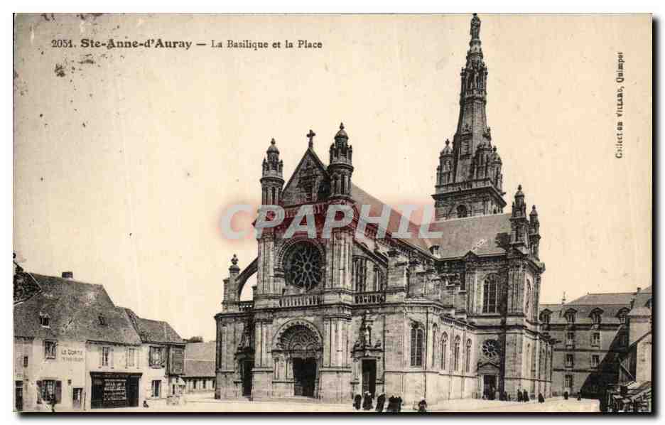 CPA Sainte Anne D Auray La Basilique et la Place