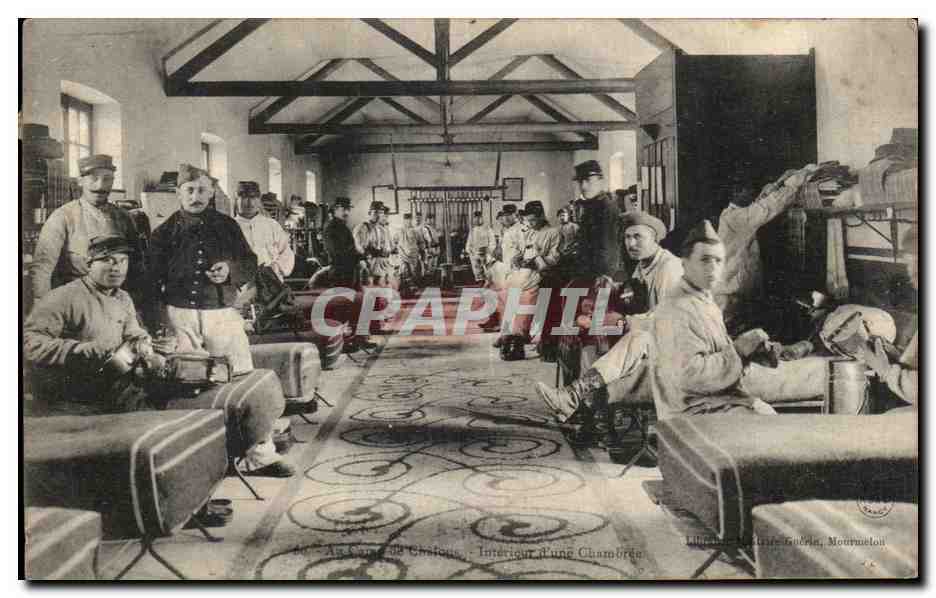 CPA Au camp de Chalons Interieur d une chambree Militaria