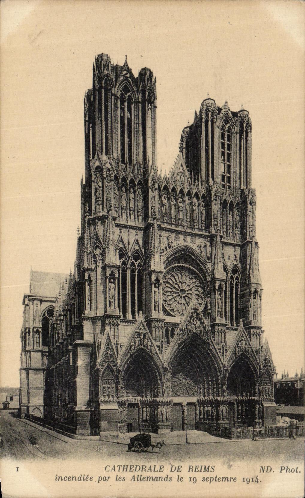 Cathédrale de Reims — incendiée par les Allemands le 19 septembre 1914 — ND. Phot.