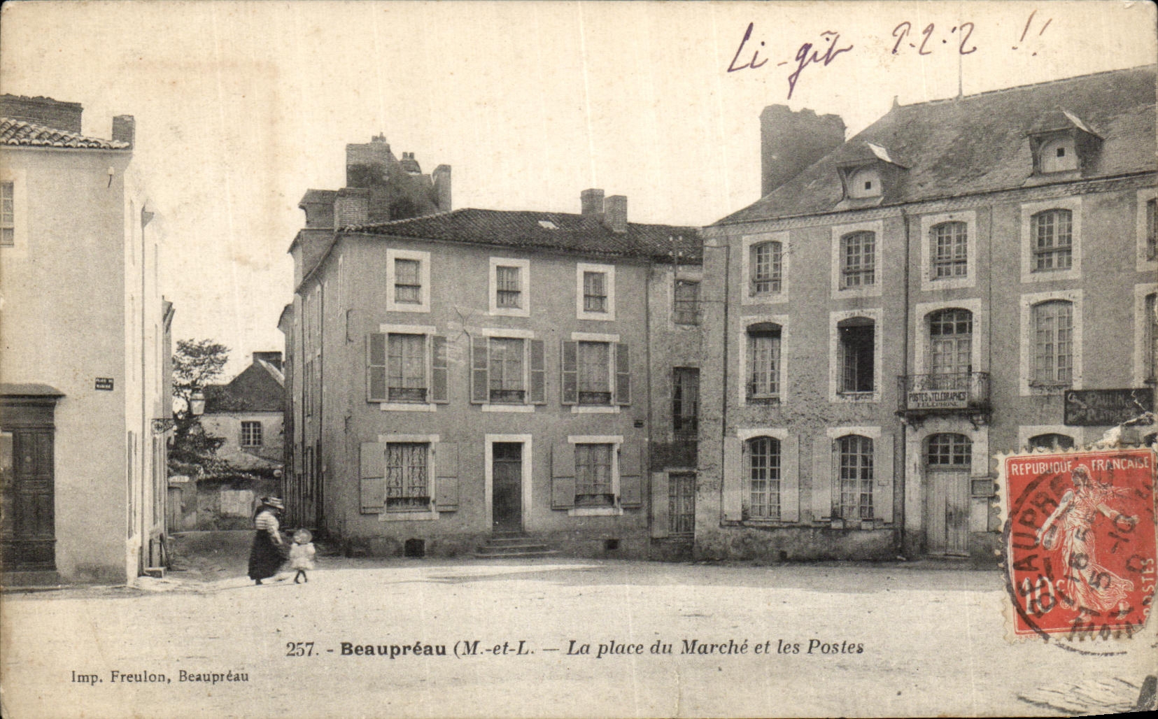 CPA Beaupreau La Place du Marche et Les Postes 