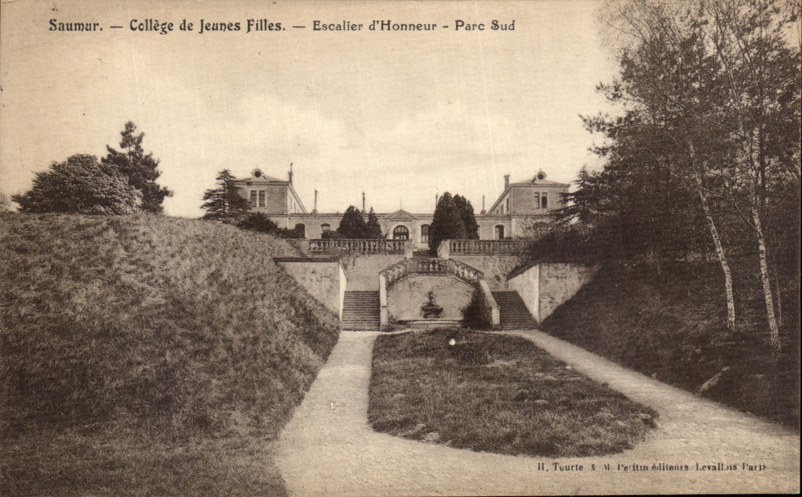 CPA Saumur College de Jeunes Filles Escalier d Honneur Parc Sud 