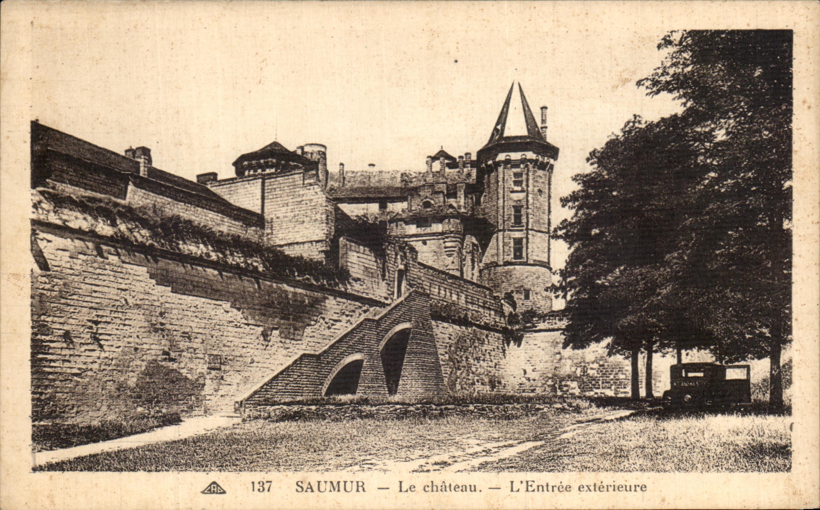 CPA Saumur Le Chateau L Entree Exterieure 