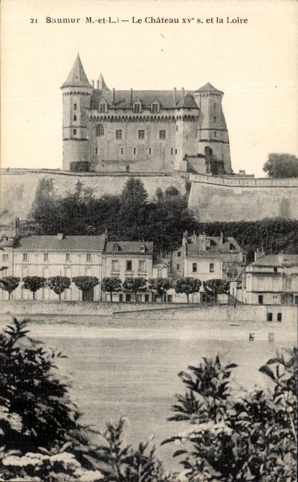 CPA Saumur Le Chateau et La Loire 