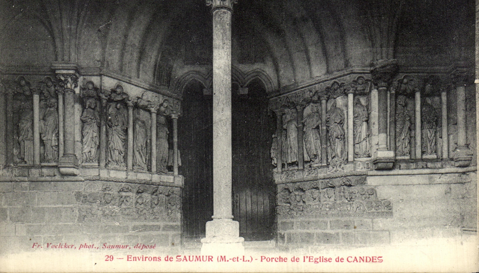 CPA Environs De Saumur Porche de L Eglise De Candes 